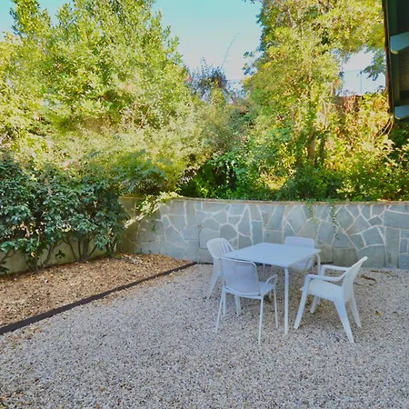 T2 Contemporain Avec Terrasse A Apartment